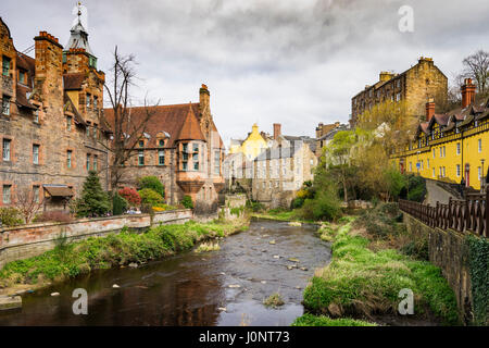 Blick auf Fluss Water of Leith Dean Village in Edinburgh, Schottland, Vereinigtes Königreich Stockfoto