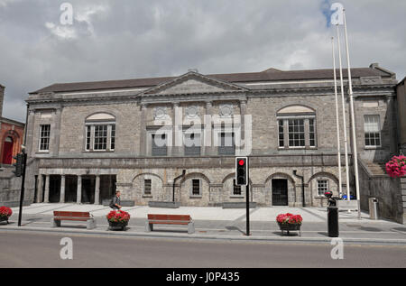 Das Gerichtsgebäude (Graces alte Burg) in der Stadt Kilkenny, Grafschaft Kilkenny, Irland (Eire). Stockfoto