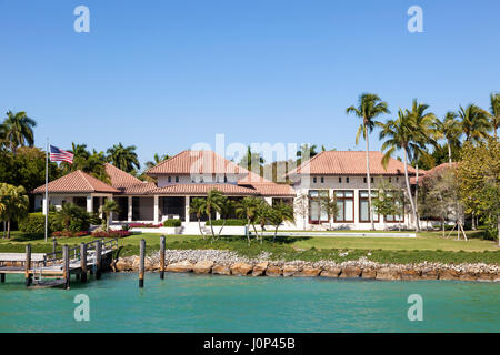 Naples, Fl, USA - 18. März 2017: Waterfront Luxusvilla in Neapel. Florida, United States Stockfoto