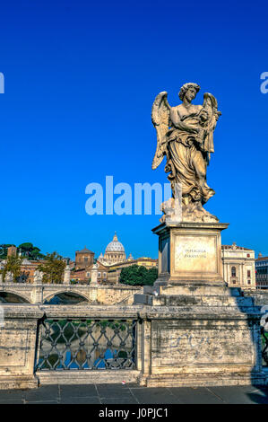 Bernini Statue auf der Ponte Sant'Angelo vor der Engelsburg, Tiber, Rom, Italien, Europa Stockfoto