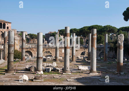 Basis der Trajans Säule und die Basilika Ulpia, Rom, Italien, Europa Stockfoto