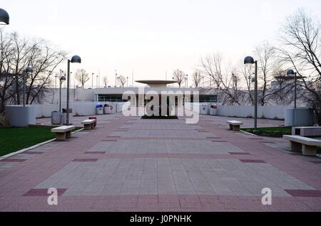 Blick von der Terrasse des Monona (Gemeinschaft und Convention Center) auf See Monona in der Hauptstadt von Wisconsin. Stockfoto