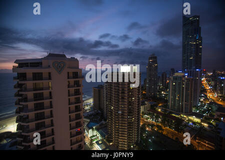 Ein Blick auf Surfers Paradise in der Dämmerung Stockfoto