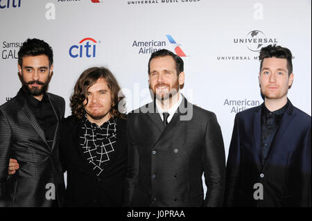 Kyle Simmons, Chris Wood, Will Farquarson, Dan Smith von Bastillle besucht die Universal Music Group 2015 Post GRAMMY Party in The Ace Hotel Downtown LA am 8. Februar 2015 in Los Angeles, Kalifornien. Stockfoto