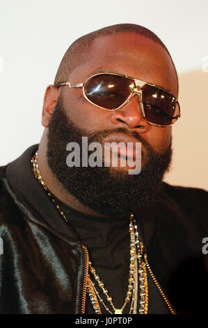 Rapper Rick Ross bei der Eröffnung der BAPESTORE in Los Angeles. Stockfoto