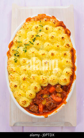 Shepherd's Pie mit Lamm und Gemüse Stockfoto