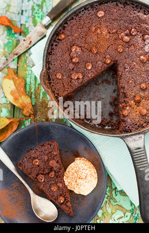 Chocolate Chip Brownie Kuchen Stockfoto
