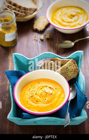Karotte Kokos Creme-Suppe Stockfoto