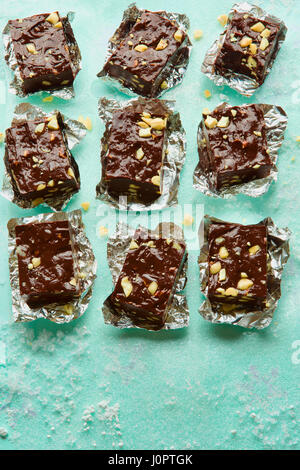 Fudgy Schokolade Nuss-Quadrate Stockfoto