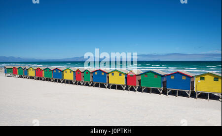 Bunt bemalte viktorianischen Strandhütten Muizenberg Beach Cape Peninsular Kapstadt Südafrika Stockfoto