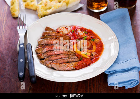 Rumpsteak mit Pizzaiola-sauce Stockfoto