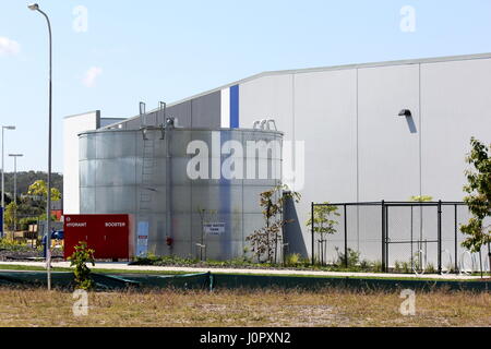 Vorratsbehälter für Wasser im Industriegebiet Stockfoto