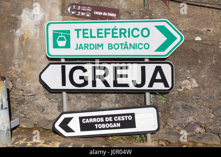 Richtungen in Monte, Funchal, für die Seilbahn, Botanischer Garten, Monte Kirche und die Rodelbahn Stockfoto