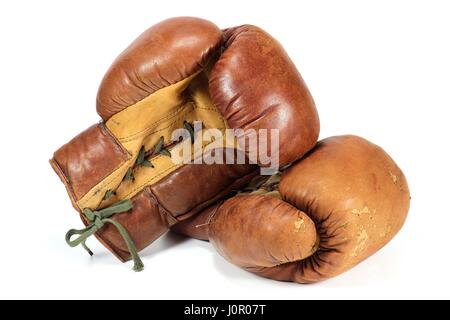 Vintage Boxhandschuhe isoliert auf weißem Hintergrund Stockfoto