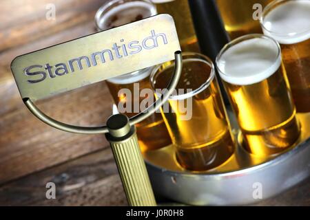 Deutsche cracker-barrel Schild mit Kölsch-Spezialbier aus Köln Stockfoto