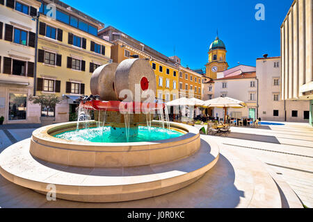 Rijeka Quadrat und Brunnen anzeigen mit Uhrturm Tor, Kvarner, Kroatien Stockfoto