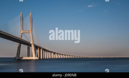 Vasco da Gama Bridge - Lissabon Stockfoto