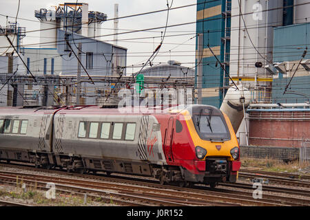 Virgin Voyager Diesel-Zug auf der West Coast mainline. WCML Stockfoto