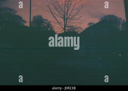 DIES IST EIN DIGITALES BILD-DATENSATZ FÜR EINEN GEFUNDENEN UNERWÜNSCHTE FOTOGRAFISCHEN PRINT GLASPLATTE VERWORFEN ODER FILM-NEGATIV ODER FARBE TRANSPARENZ UNBEKANNTER HERKUNFT WIEDERENTDECKT ERHOLT GESAMMELT UND DIGITAL ARCHIVIERT. BILD THEMA DATUM UND ORT IST DERZEIT UNBEKANNT. INFORMATIONEN KÖNNEN IN ZUKUNFT GEÄNDERT WERDEN. BILDER IN DIESER SAMMLUNG SIND NICHT MODELL ODER EIGENSCHAFT FREIGEGEBEN UND NICHT IN DAS URSPRÜNGLICHE BILD COPYRIGHT BEANSPRUCHT WIRD. FOTOGRAF UNBEKANNT/ANONYM.  QUELLE: AMELIE DIGITALE ARCHIVKOPIE © COPYRIGHT AJAXNETPHOTO/AJAXNEWS & FEATURE SERVICE. Stockfoto