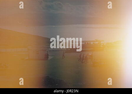 DIES IST EIN DIGITALES BILD-DATENSATZ FÜR EINEN GEFUNDENEN UNERWÜNSCHTE FOTOGRAFISCHEN PRINT GLASPLATTE VERWORFEN ODER FILM-NEGATIV ODER FARBE TRANSPARENZ UNBEKANNTER HERKUNFT WIEDERENTDECKT ERHOLT GESAMMELT UND DIGITAL ARCHIVIERT. BILD THEMA DATUM UND ORT IST DERZEIT UNBEKANNT. INFORMATIONEN KÖNNEN IN ZUKUNFT GEÄNDERT WERDEN. BILDER IN DIESER SAMMLUNG SIND NICHT MODELL ODER EIGENSCHAFT FREIGEGEBEN UND NICHT IN DAS URSPRÜNGLICHE BILD COPYRIGHT BEANSPRUCHT WIRD. FOTOGRAF UNBEKANNT/ANONYM.  QUELLE: AMELIE DIGITALE ARCHIVKOPIE © COPYRIGHT AJAXNETPHOTO/AJAXNEWS & FEATURE SERVICE. Stockfoto