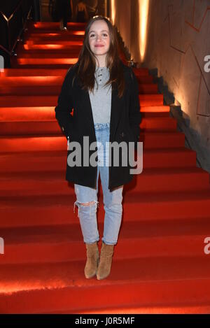 Welt-Premiere von "Sie werden gesucht" Amazon Originalserie im U3-Tunnel am Potsdamer Platz-Platz - nach der Party Featuring: Nellie Thalbach wo: Berlin, Deutschland bei: 15. März 2017 Stockfoto