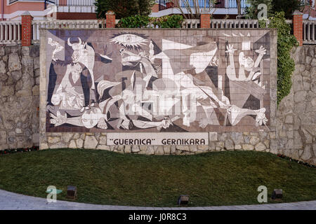 Mosaik, Fliese Puzzle, für die Reproduktion des Gemäldes Guernica von Pablo Picasso, in der Stadt Guernica Lumo, Bizkaia, Pais Vasco, Spanien Stockfoto