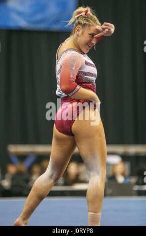 St. 15. April 2017. Oklahomas Charity Jones führt auf dem Boden während sechs Super-Finale der 2017 NCAA Women es National Collegiate Gymnastik Championships in der Chaifetz Arena in St. Louis, MO. Kyle Okita/CSM/Alamy Live News Stockfoto