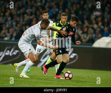 Neapel, Italien. 15. April 2017. Dries Mertens in der italienischen Serie ein Fußballspiel zwischen SSC Napoli und Udinese im Stadion San Paolo in Neapel Italien, 15. April 2017 Credit: Agnfoto/Alamy Live-Nachrichten Stockfoto