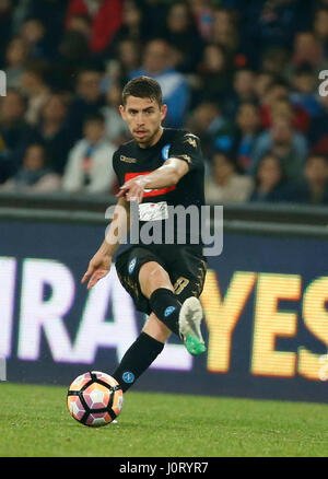 Neapel, Italien. 15. April 2017. Jorginho in der italienischen Serie ein Fußballspiel zwischen SSC Napoli und Udinese im Stadion San Paolo in Neapel Italien, 15. April 2017 Credit: Agnfoto/Alamy Live-Nachrichten Stockfoto