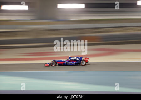 Bahrain International Circuit, Sakhir. 16. April 2017.   Carlos Sainz Jr. (SPA #55), Scuderia Toro Rosso Foto: Cronos/Hasan Bratic/Alamy Live News Stockfoto