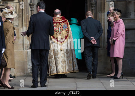 Windsor, UK. 16. April 2017. Mitglieder der königlichen Familie folgen Sie die Königin in St. George Chapel in Windsor Castle für den Ostersonntag-Service. Bildnachweis: Mark Kerrison/Alamy Live-Nachrichten Stockfoto