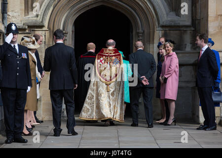 Windsor, UK. 16. April 2017. Mitglieder der königlichen Familie folgen Sie die Königin in St. George Chapel in Windsor Castle für den Ostersonntag-Service. Bildnachweis: Mark Kerrison/Alamy Live-Nachrichten Stockfoto