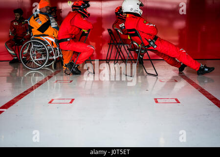 Towcester, Northamptonshire, UK. 16. April 2017. FIA WEC racing team AF Corse während den 6 Stunden von Silverstone der FIA World Endurance Championship Autograph Session bei der Silverstone Circuit Credit: Gergo Toth/Alamy Live News Stockfoto