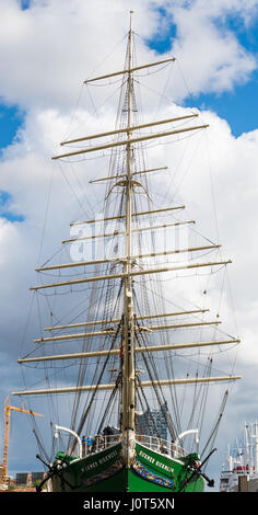 Hamburg, Deutschland. 16. April 2017. Das Museumsboot "Rickmer Rickmers" in den Hafen von der Nord-Elbe in Hamburg, Deutschland, 16. April 2017. Foto: Christophe Gateau/Dpa/Alamy Live News Stockfoto