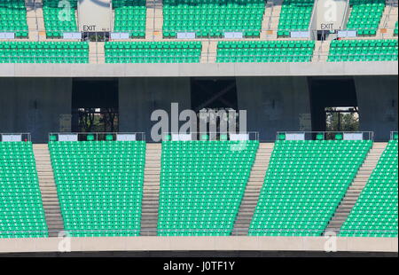 Grüne Plätze am Sportstadion Stockfoto
