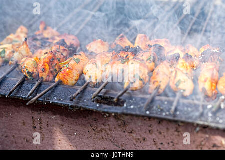 Chicken kebab am Grill - Marokkanische Street Food Stockfoto