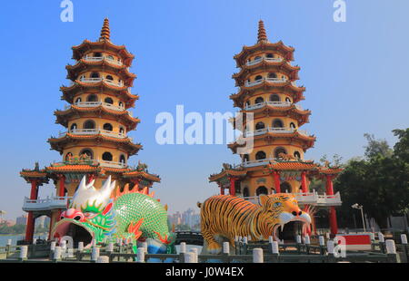 Drachen und Tiger-Pagode-Lotus-Teich in Kaohsiung Taiwan Stockfoto