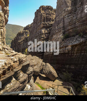 Aufstieg auf den Gipfel des Felsens Spitze über den Grand Canyon Stockfoto