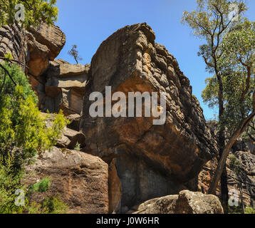 Aufstieg auf den Gipfel des Felsens Spitze über den Grand Canyon Stockfoto