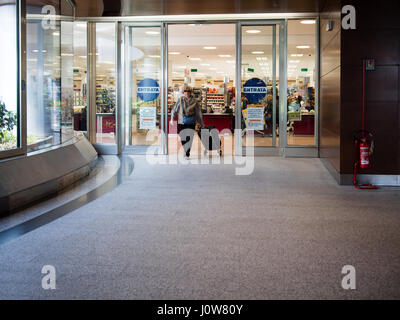 Esselunga Lebensmittelgeschäft in Porta Nuova Bezirk, Piazza Gae Aulenti, Underground, Milano, Italien Stockfoto