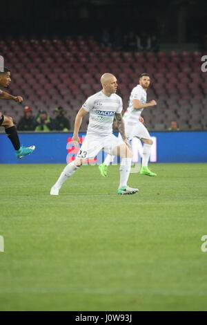 Neapel, Italien. 15. April 2017. Fußballspiel zwischen SSC Napoli und Udinese im Stadio San Paolo in Napoli Kamehameha Ergebnis Napoli vs. Udinese 3-0.In Bild Emil Hallfreðsson(UDINESE) Credit: Salvatore Esposito/Pacific Press/Alamy Live News Stockfoto