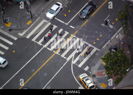 Hohe Aangle Blick auf eine Kreuzung in San Francisco, Kalifornien, USA Stockfoto