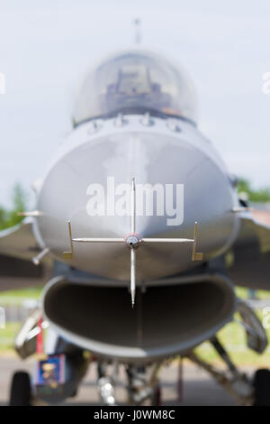 LEEUWARDEN, Niederlande - 10. Juni 2016: Nase eine F16 fighting Falcon während der niederländischen Luftwaffe open days Stockfoto