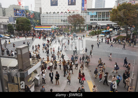 Massen an der Kreuzung Shibuya, Tokyo, Japan Stockfoto