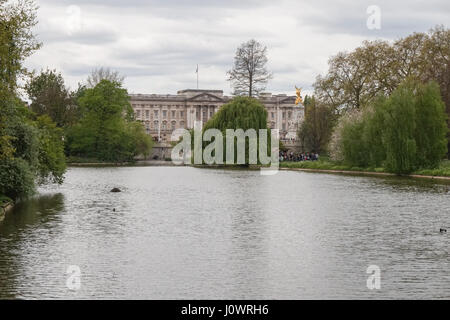 Buckingham-Palast von St. James Park, London, England Stockfoto