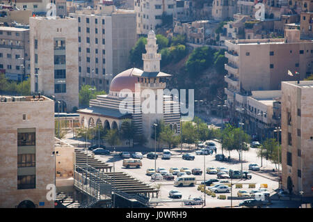 Jordanien: die Skyline von Amman, die Hauptstadt und bevölkerungsreichste Stadt des Haschemitischen Königreichs Jordanien, mit den Gebäuden, die Paläste und Häuser Stockfoto