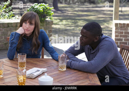 Get Out ist eine 2017 American Horror Komödie geschrieben, produziert und unter der Regie von Jordan Peele, in seinem Regiedebüt. Die Hauptrollen Daniel Kaluuya, Allison Williams, Bradley Whitford, Caleb Landry Jones, Stephen Root und Catherine Keener.  Dieses Foto ist nur zu redaktionellen Zwecken und unterliegen dem Copyright von der Filmgesellschaft und/oder der Fotograf von dem Film oder der Firma zugeordnet und kann nur durch Veröffentlichungen im Zusammenhang mit der Förderung der oben genannten Film reproduziert werden. Eine obligatorische Gutschrift auf die Filmgesellschaft ist erforderlich. Der Fotograf sollte auch angerechnet werden, wenn bekannt. Stockfoto