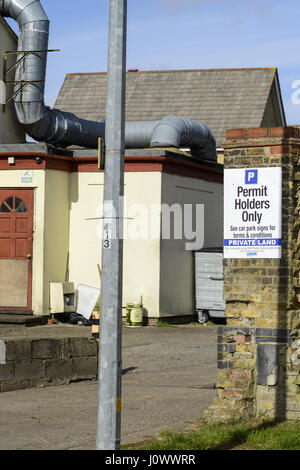 Ermöglichen Sie Inhaber nur, Parkplatz Penallty Display Zeichen, Braintree, Essex Stockfoto