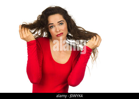 Eine schöne Frau, die unglücklich in ein Bad Hair Day ist. isoliert auf weißem Stockfoto