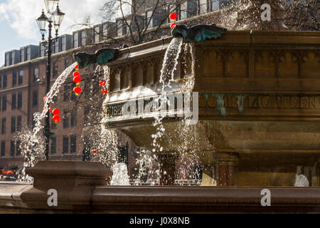 Die Königin Victoria Jubiläum-Brunnen, Albert Square, Manchester, England, UK Stockfoto